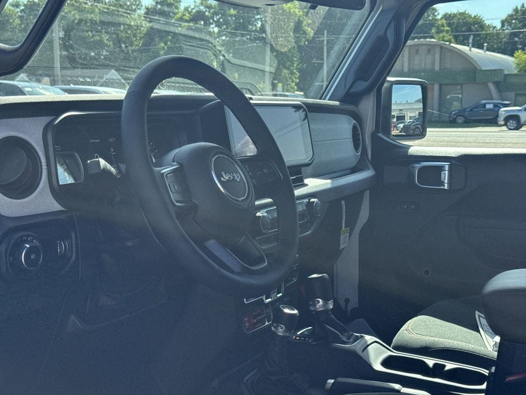 2025 Jeep Wrangler 4-Door Willys - Photo 10