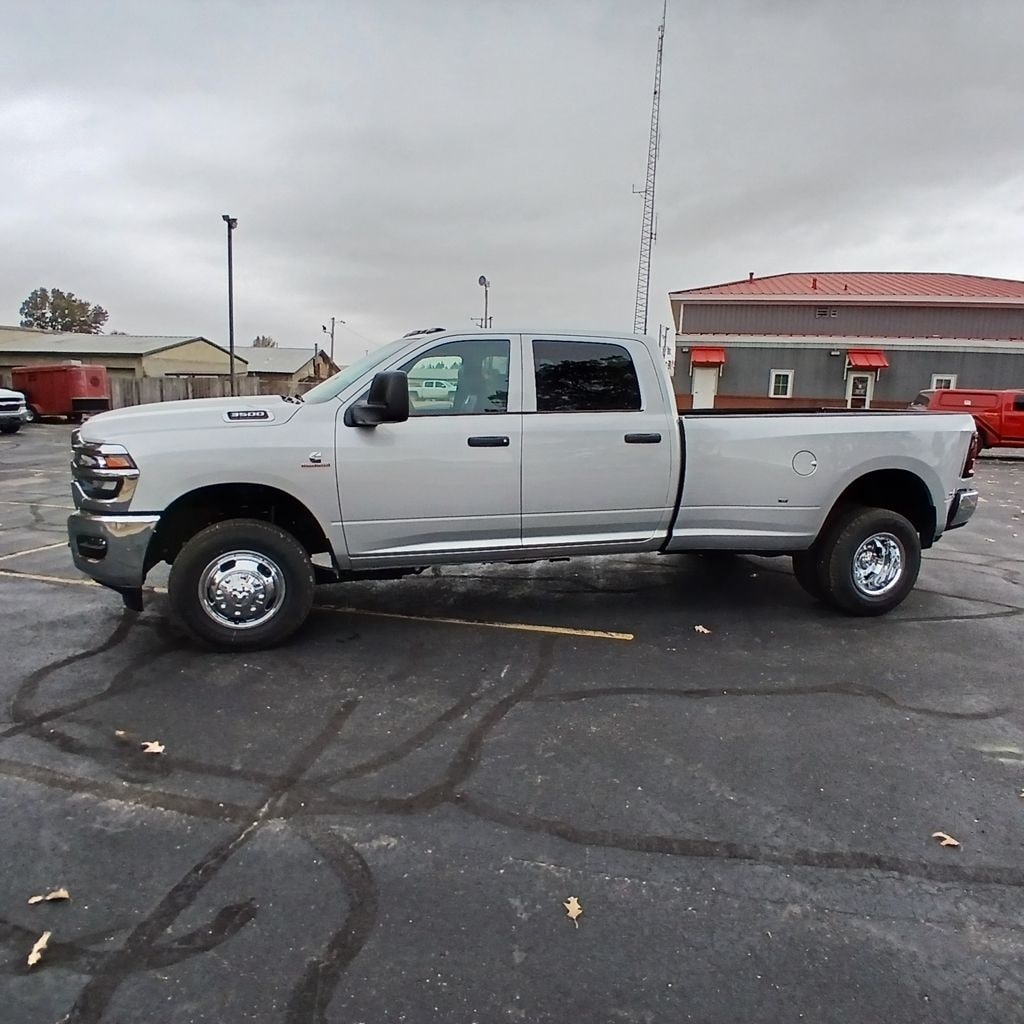 New 2026 Ram 3500 TRADESMAN CREW CAB 4X4 8' BOX Pickup