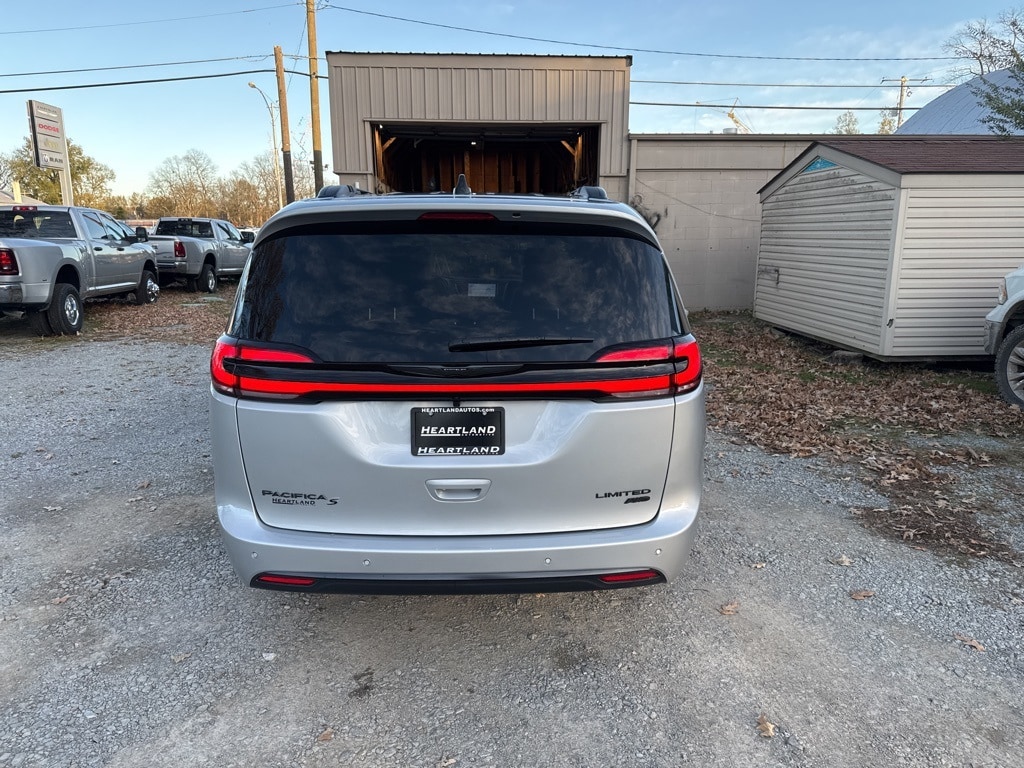 New 2026 Chrysler Pacifica LIMITED AWD Passenger Van