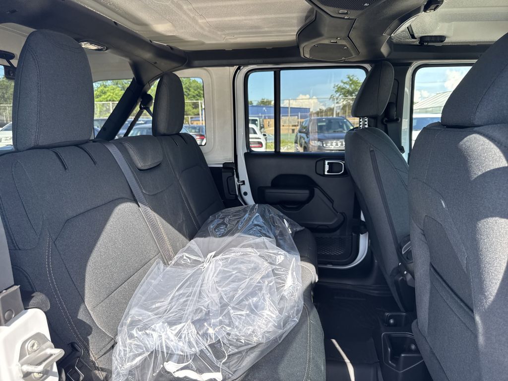 2025 Jeep Wrangler 4-Door Willys - Photo 13