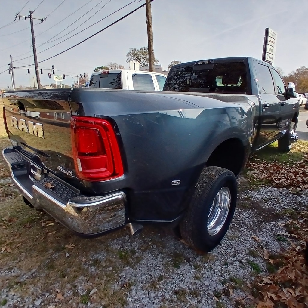 New 2026 Ram 3500 LARAMIE CREW CAB 4X4 8' BOX Pickup