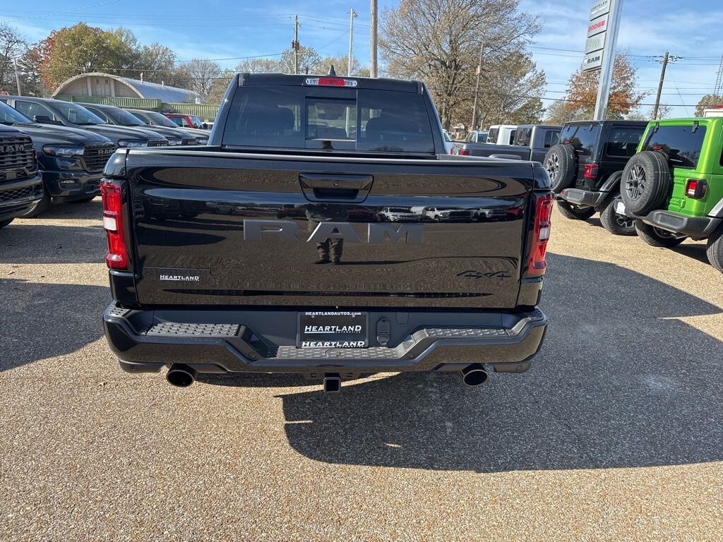 New 2026 Ram 1500 BIG HORN CREW CAB 4X4 5'7 BOX Pickup