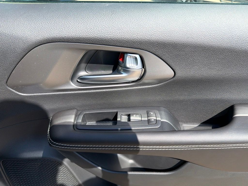 2026 Chrysler Pacifica Select - Photo 23