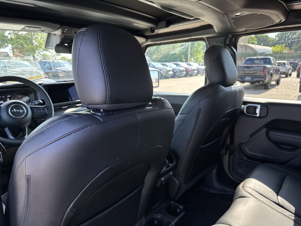 2025 Jeep Wrangler 4-Door Willys - Photo 13