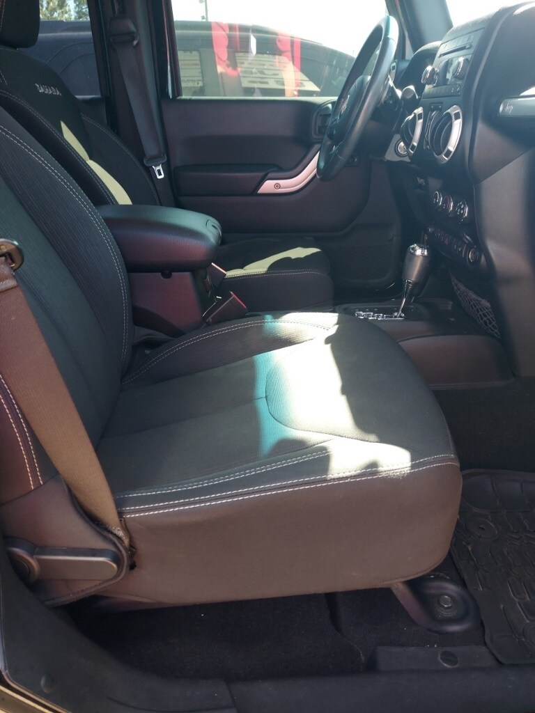 2017 Jeep Wrangler Unlimited Sahara photo 3