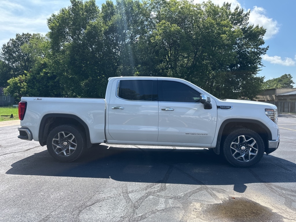 Used 2022 GMC Sierra 1500 SLT with VIN 1GTUUDED4NZ643107 for sale in Little Rock
