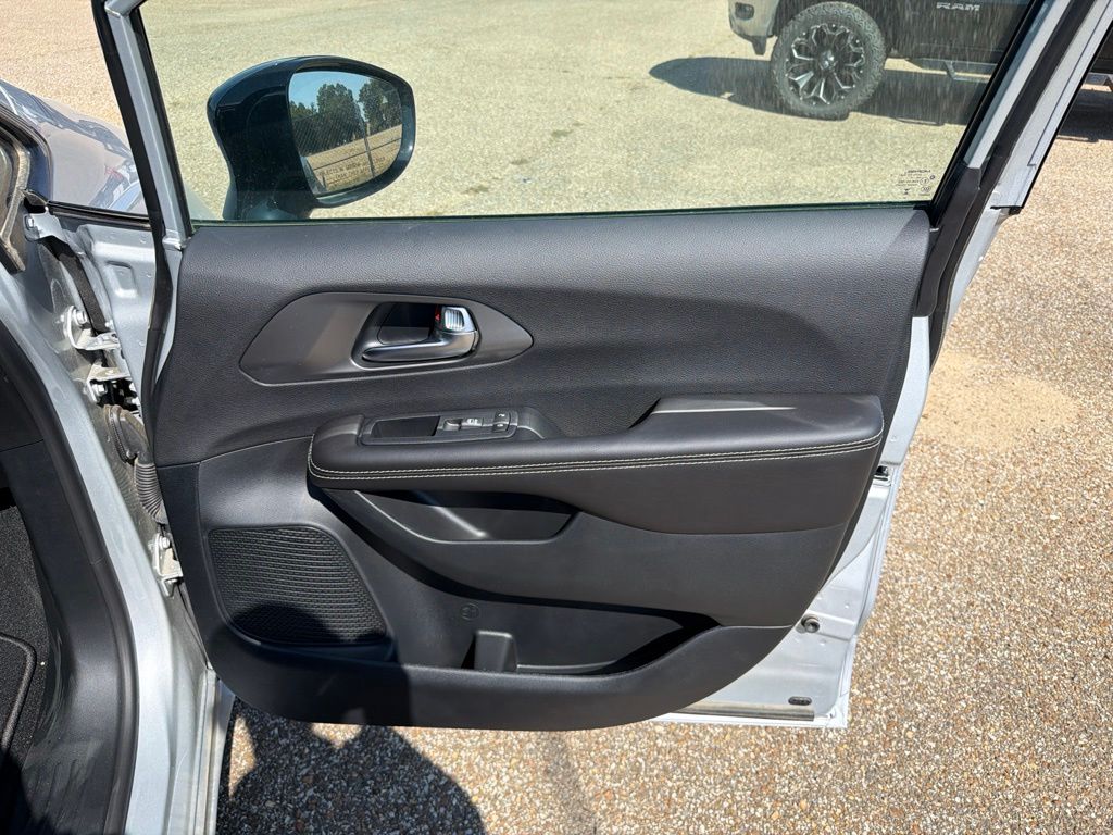 2026 Chrysler Pacifica Select - Photo 22