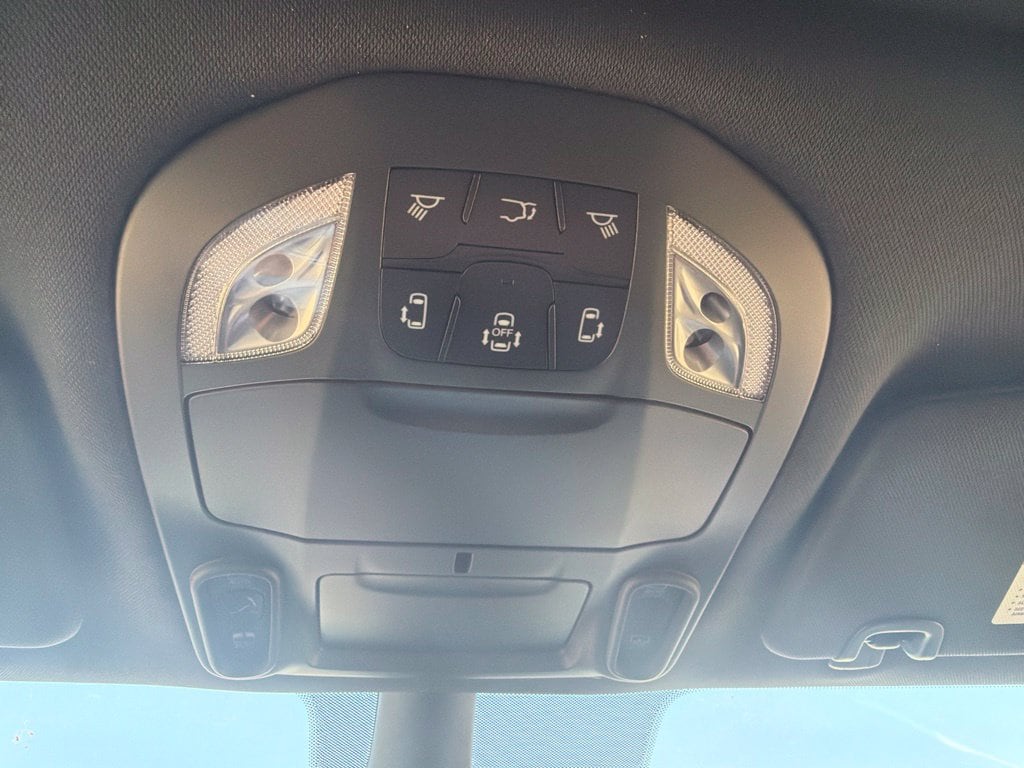 2026 Chrysler Pacifica Select - Photo 17