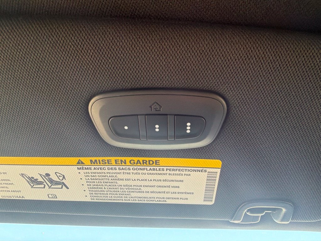 2026 Chrysler Pacifica Select - Photo 18