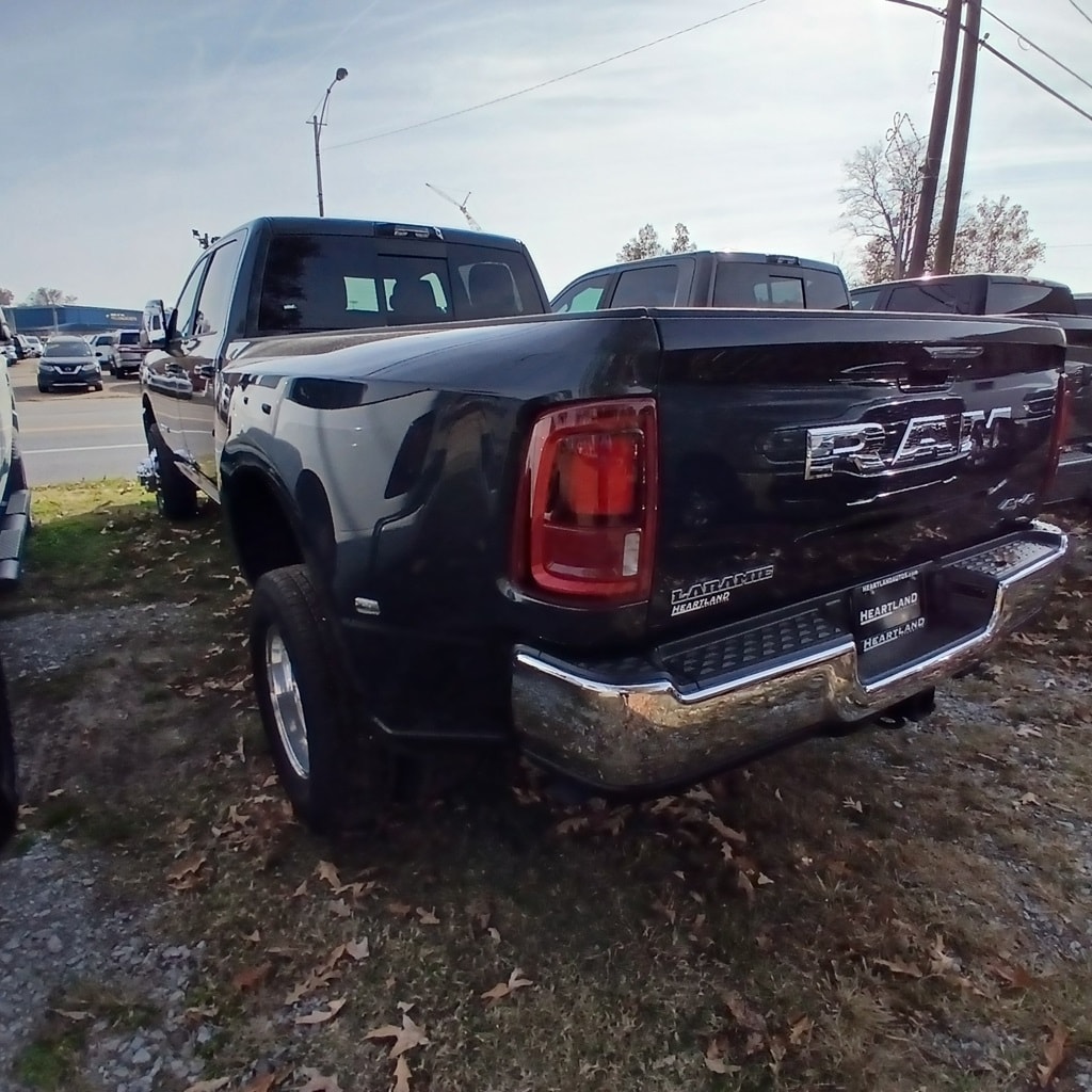 New 2026 Ram 3500 LARAMIE CREW CAB 4X4 8' BOX Pickup