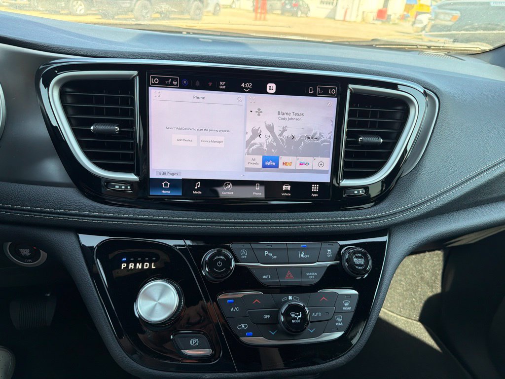 2026 Chrysler Pacifica Select - Photo 11