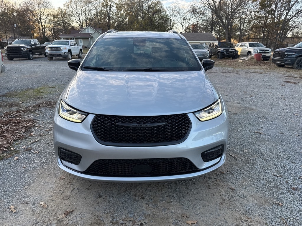 New 2026 Chrysler Pacifica LIMITED AWD Passenger Van