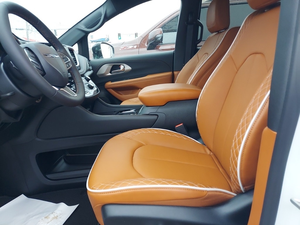 New 2026 Chrysler Pacifica PINNACLE AWD Passenger Van
