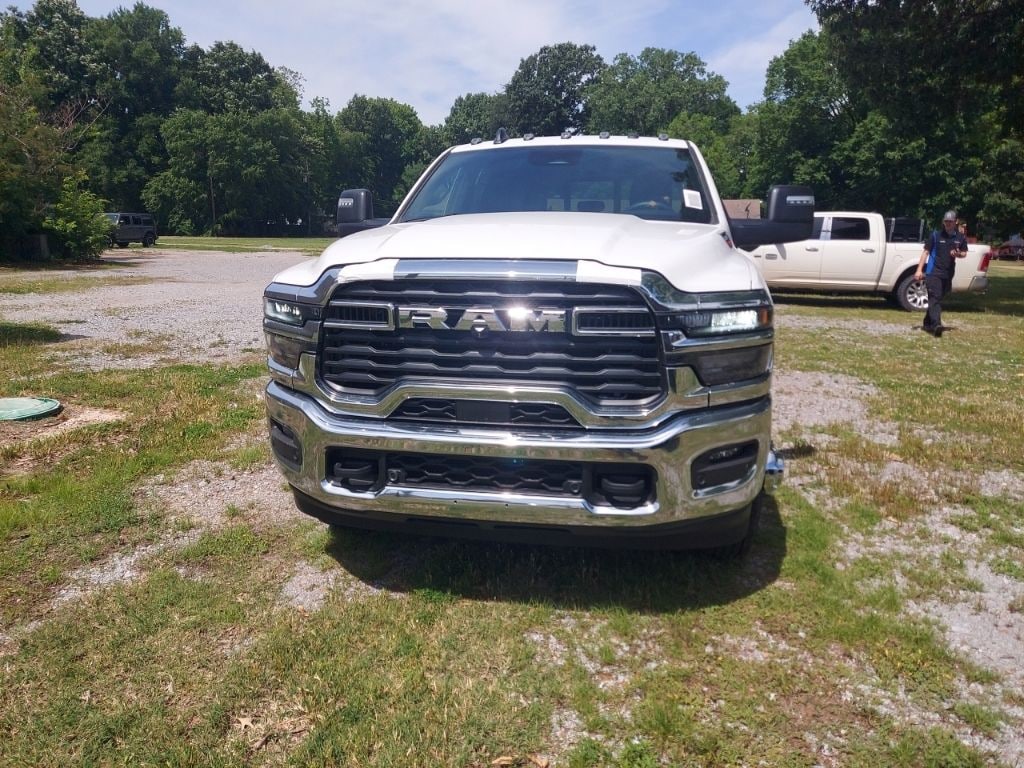 New 2026 Ram 3500 TRADESMAN CREW CAB 4X4 8' BOX Pickup