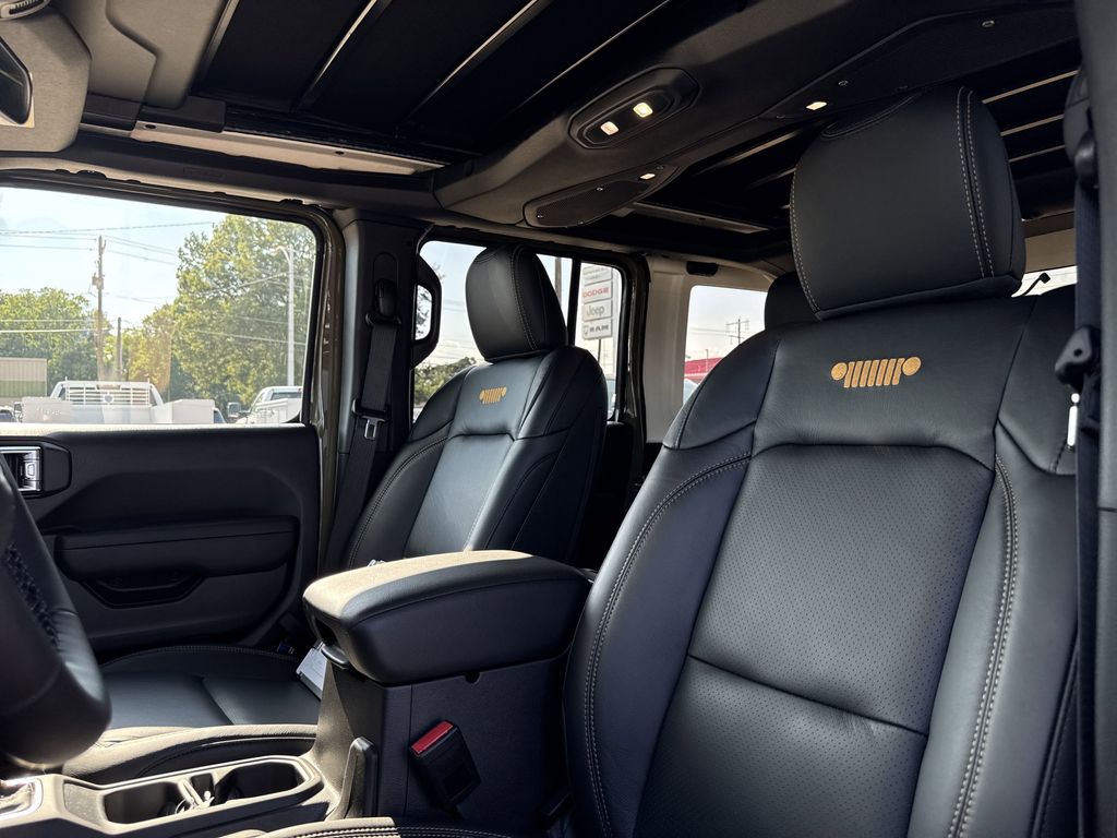 2025 Jeep Wrangler 4-Door Willys - Photo 12