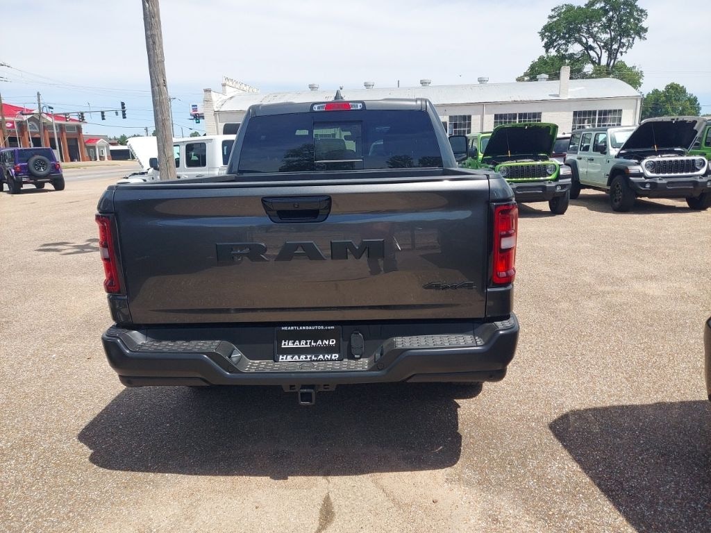 New 2026 Ram 1500 TRADESMAN CREW CAB 4X4 5'7 BOX Pickup