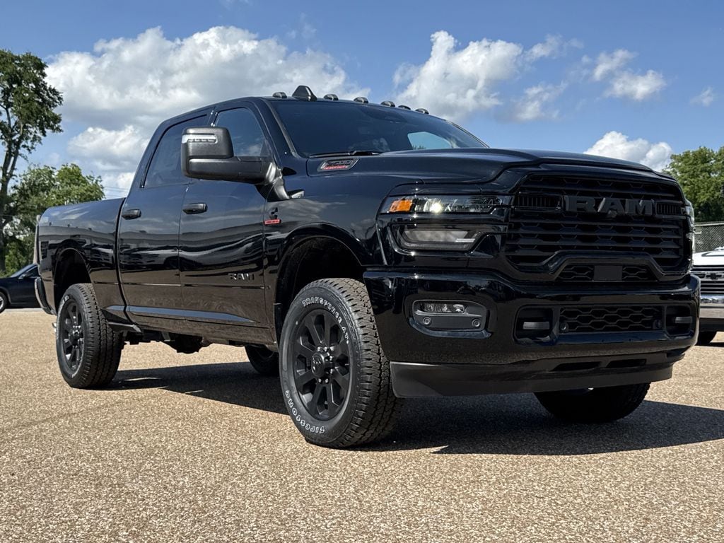 New 2025 Ram 2500 BIG HORN CREW CAB 4X4 6'4 BOX Pickup