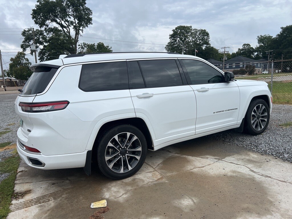 2023 Jeep Grand Cherokee Overland photo 2
