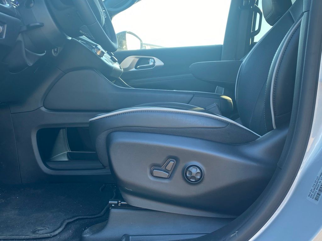 2026 Chrysler Pacifica Limited - Photo 9
