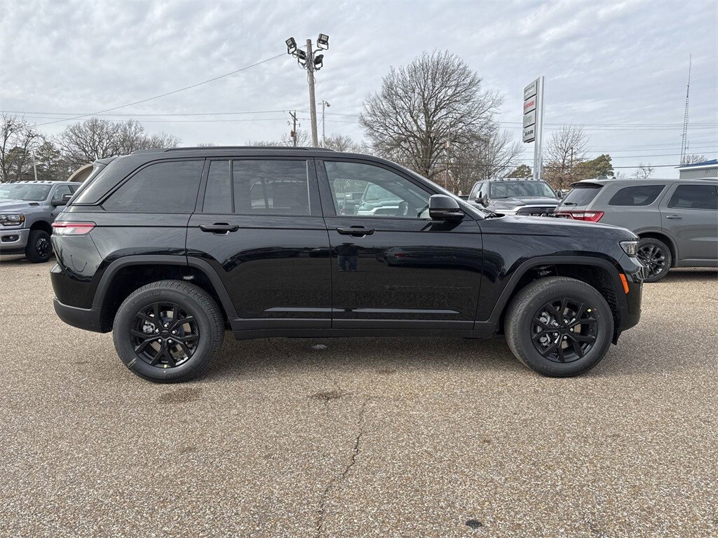2025 Jeep Grand Cherokee Altitude X photo 2