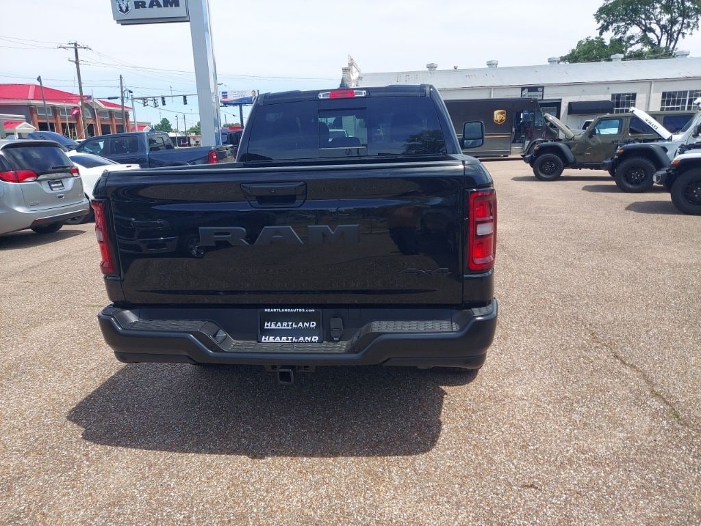 New 2026 Ram 1500 TRADESMAN CREW CAB 4X4 5'7 BOX Pickup