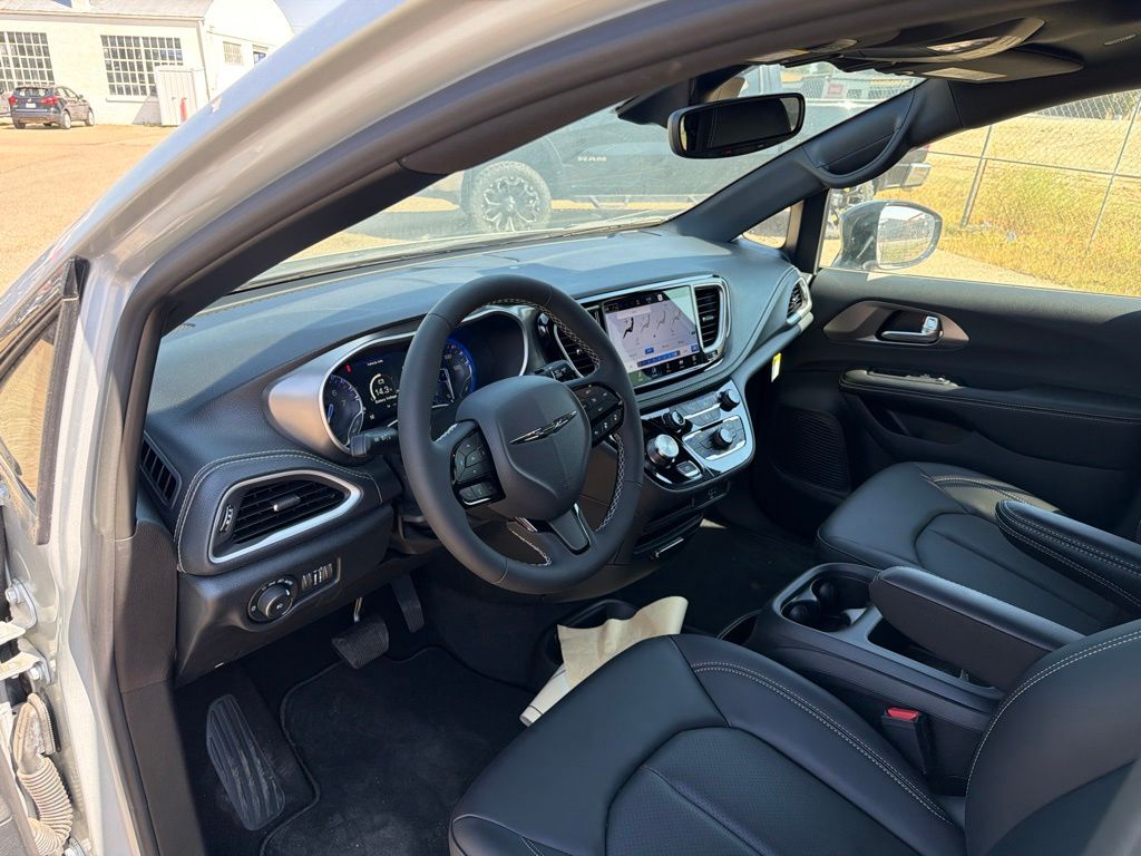 2026 Chrysler Pacifica Select - Photo 10