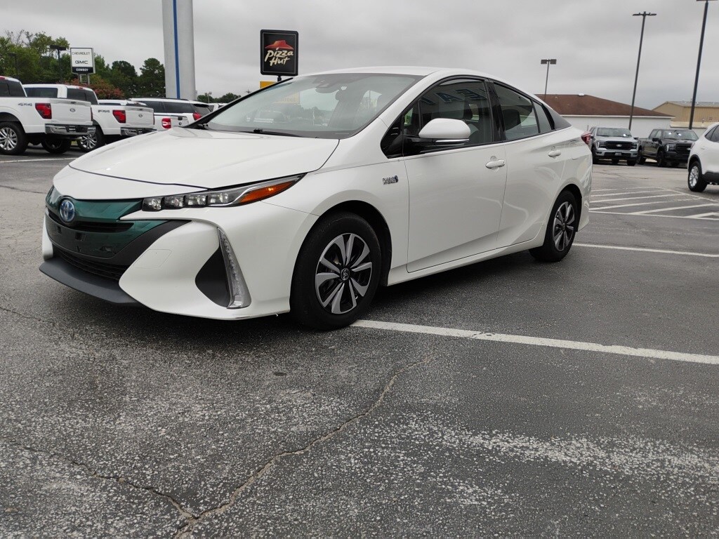 2017 Toyota Prius Prime Premium photo 2