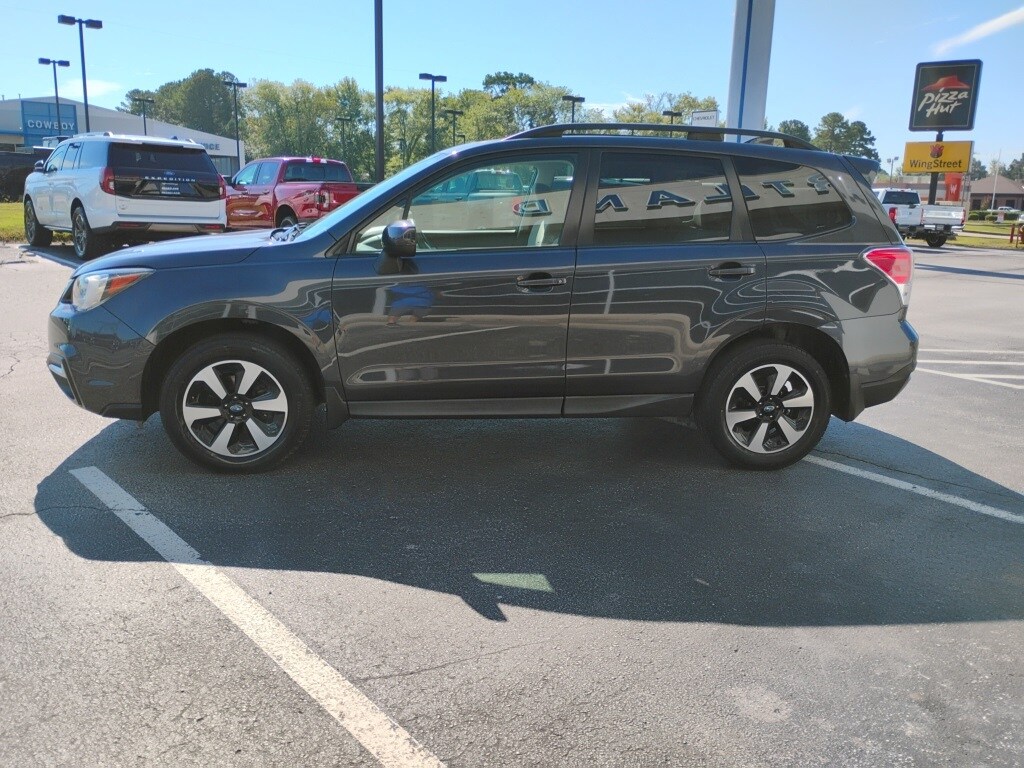 2018 Subaru Forester 2.5i Premium photo 2