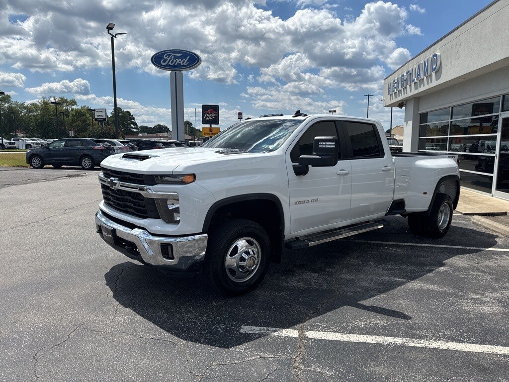 2024 Chevrolet Silverado 3500HD LT photo 3