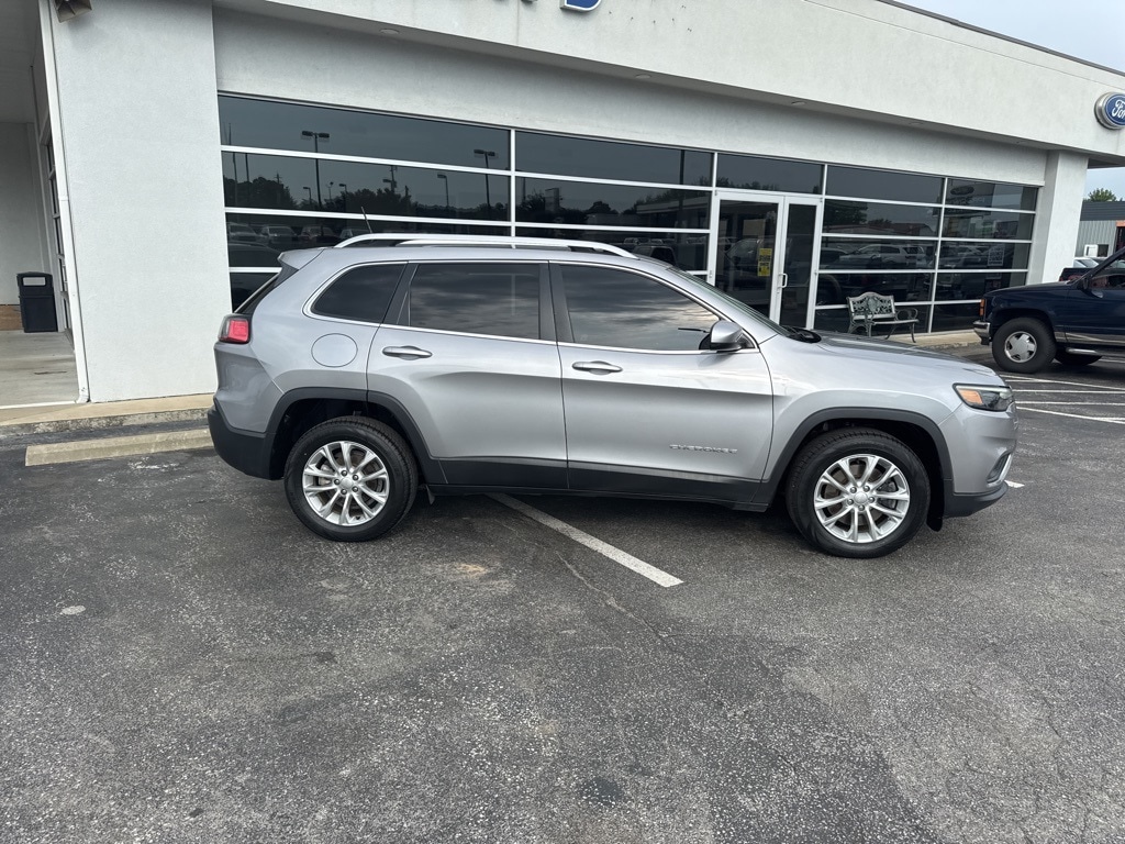 Used 2019 Jeep Cherokee Latitude SUV