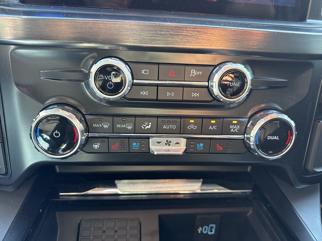 2025 Ford F-350 photo 3