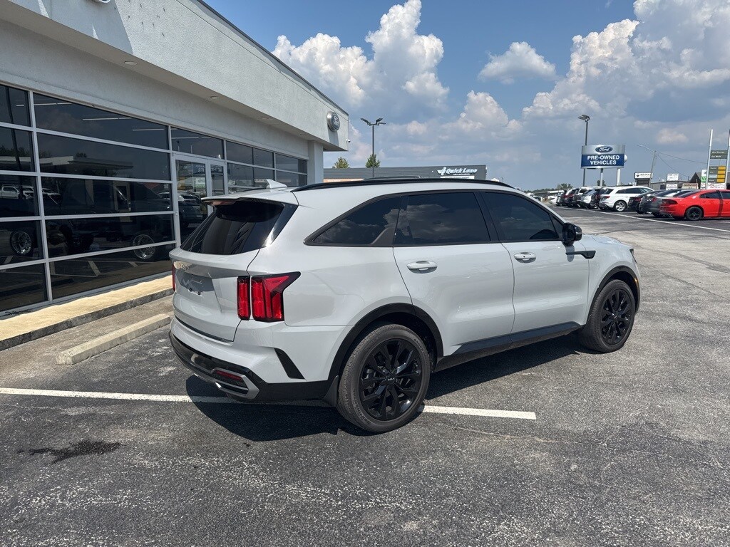 2023 Kia Sorento SX photo 2