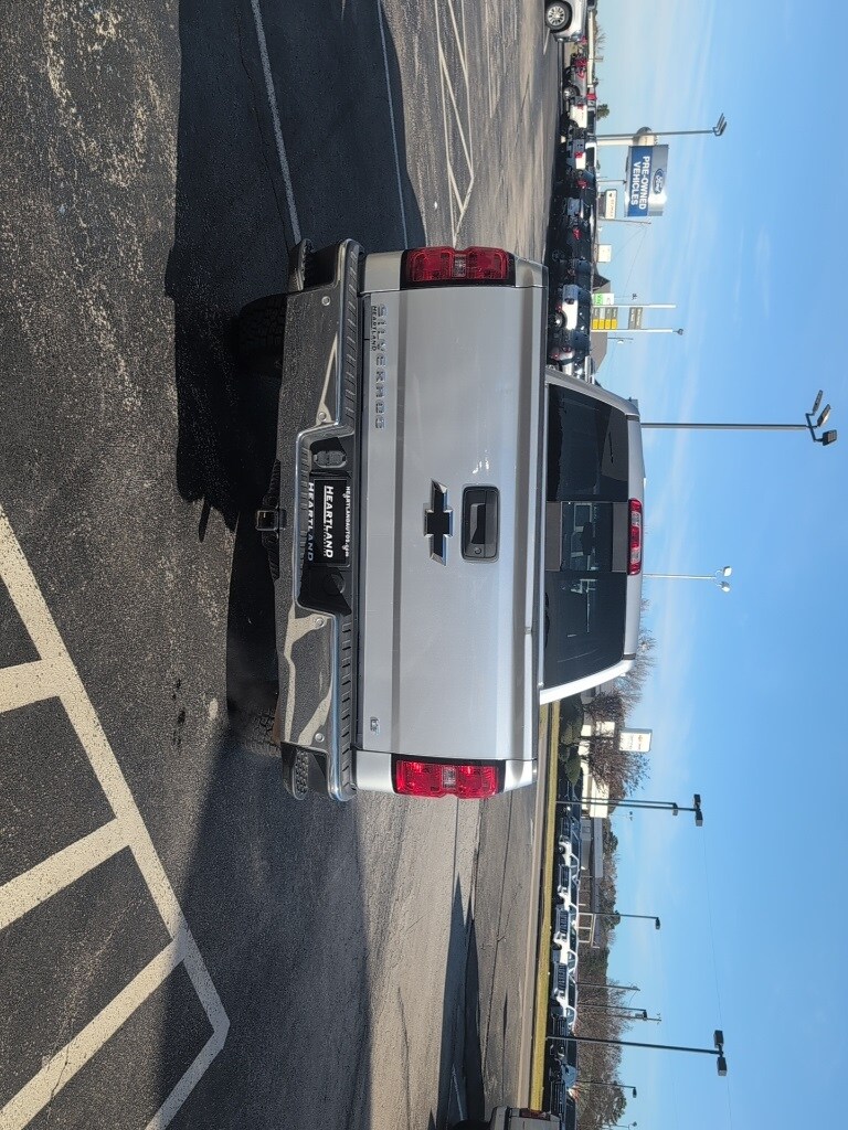 2018 Chevrolet Silverado 1500 LT photo 2