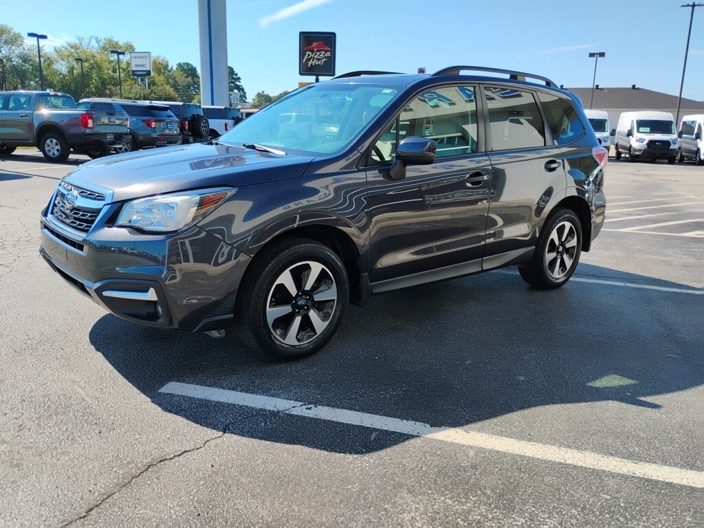 2018 Subaru Forester 2.5i Premium photo 3
