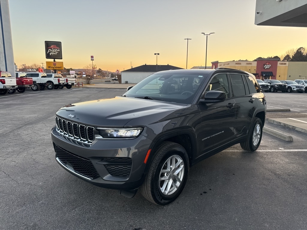 Used 2024 Jeep Grand Cherokee Laredo SUV