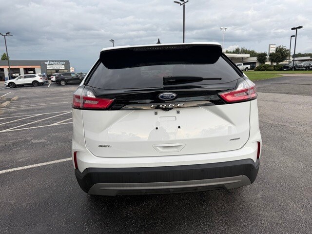 2021 Ford Edge SEL photo 4