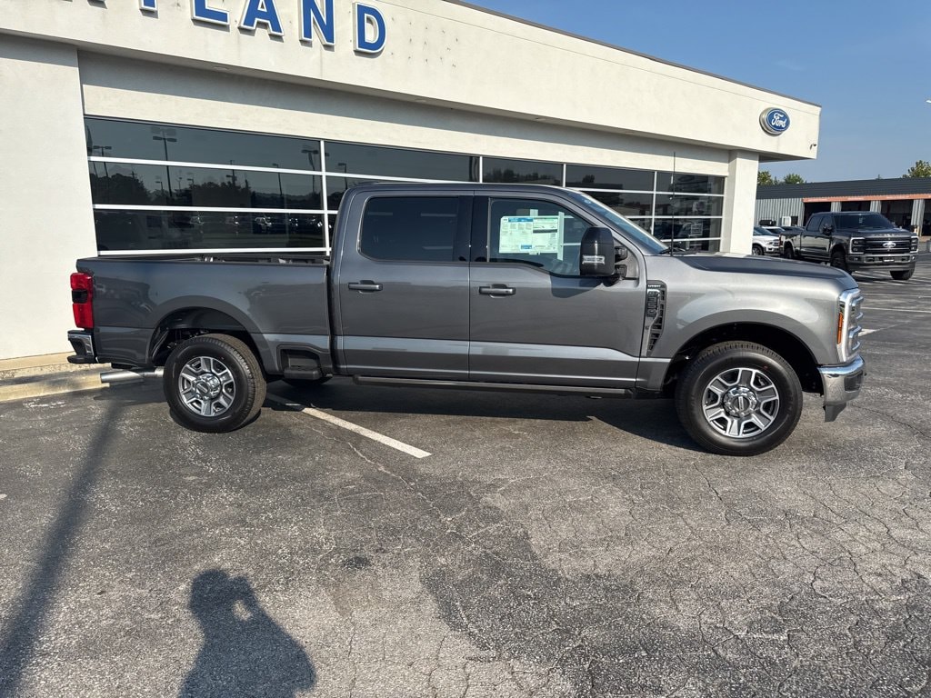 New 2026 Ford F-350 Lariat Truck Crew Cab