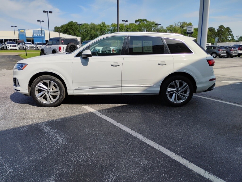 2023 Audi Q7 55 Premium Plus photo 2