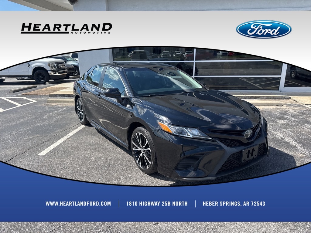 Used 2018 Toyota Camry SE Sedan