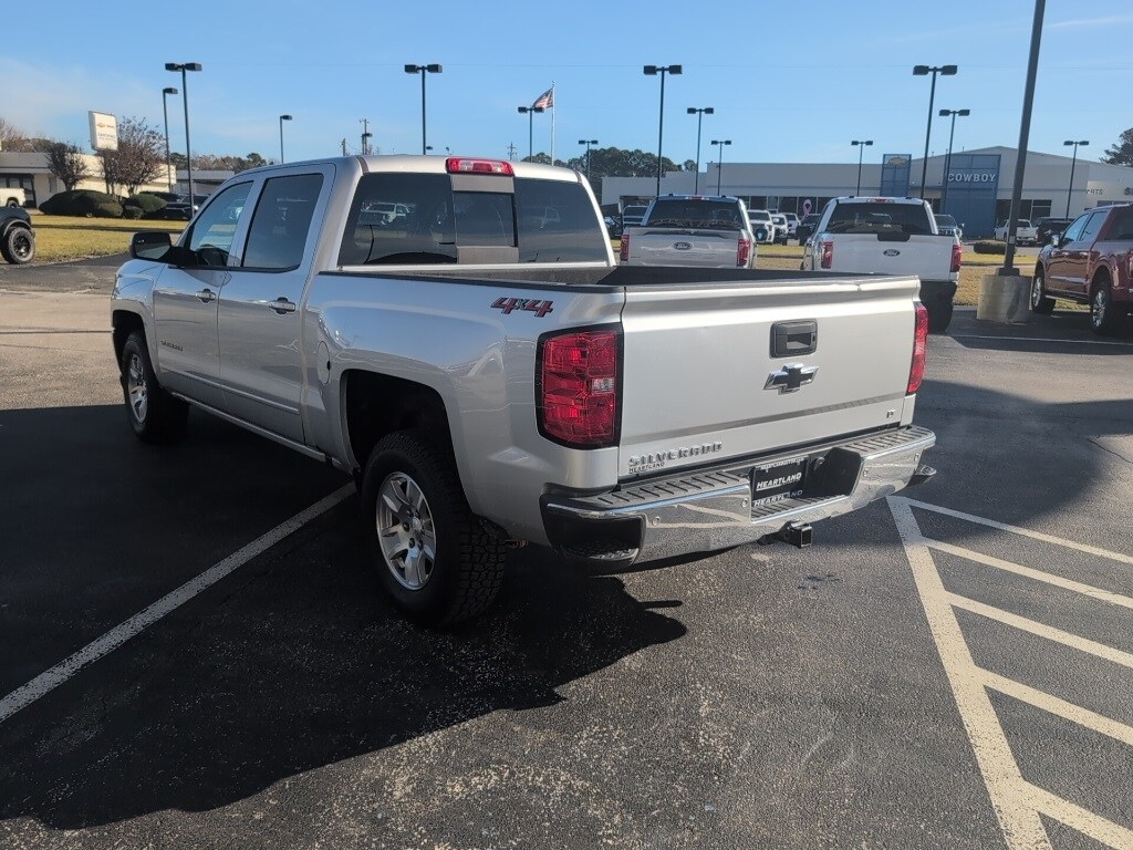 2018 Chevrolet Silverado 1500 LT photo 3