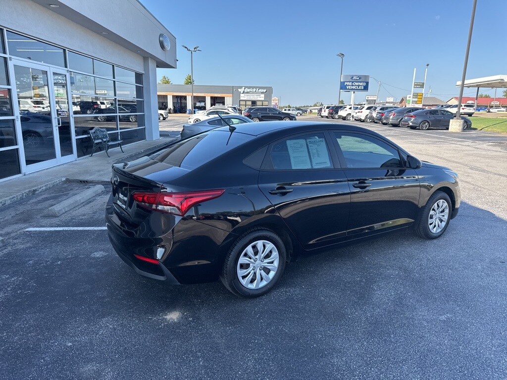 2021 Hyundai Accent SE photo 3