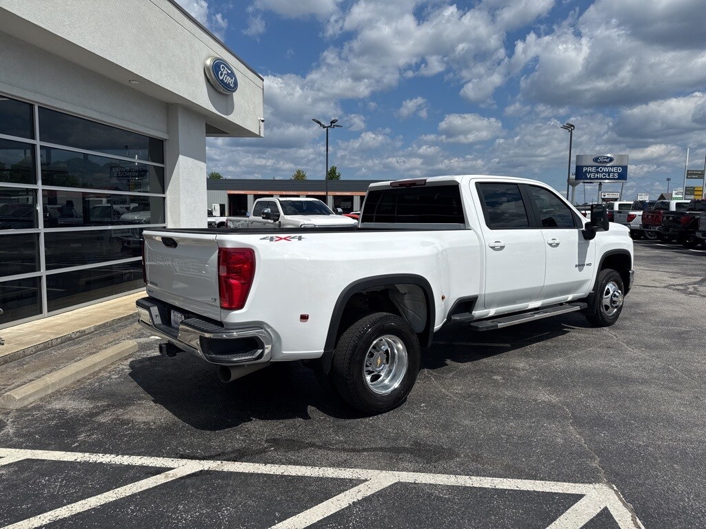 2024 Chevrolet Silverado 3500HD LT photo 2