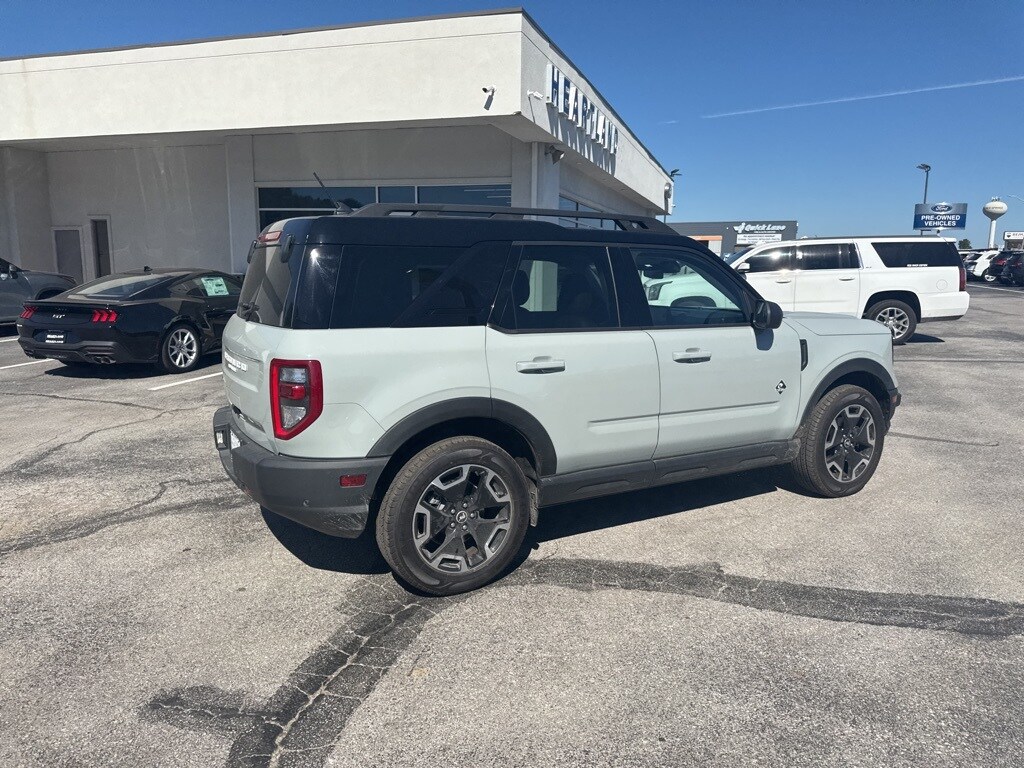2022 Ford Bronco Sport Outer Banks photo 3