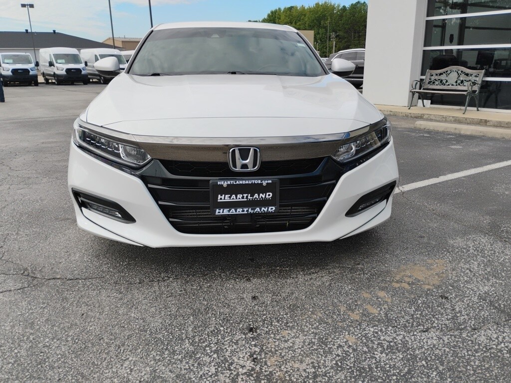 2019 Honda Accord Sport photo 2