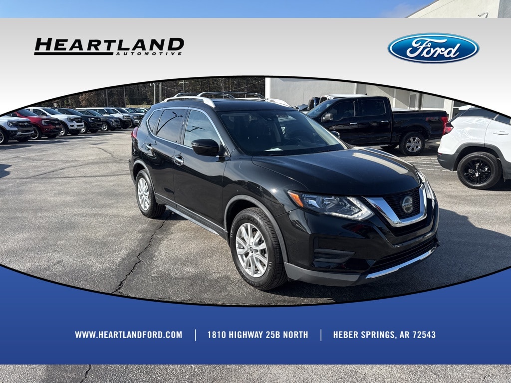 2020 Nissan Rogue SV's photo