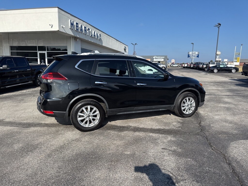 2020 Nissan Rogue SV photo 4