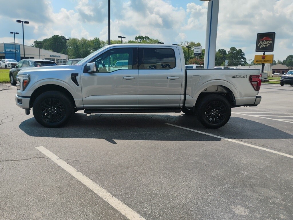 2025 Ford F-150 Lariat photo 2