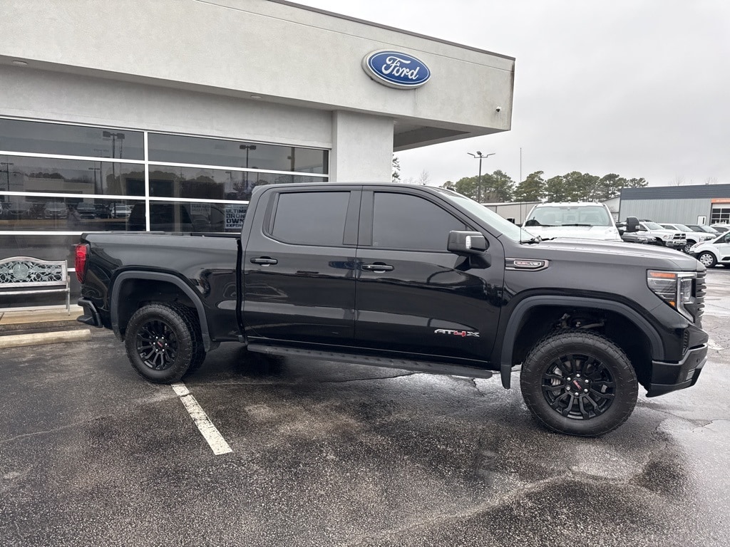 Used 2022 GMC Sierra 1500 AT4X with VIN 3GTUUFEL2NG581712 for sale in Little Rock