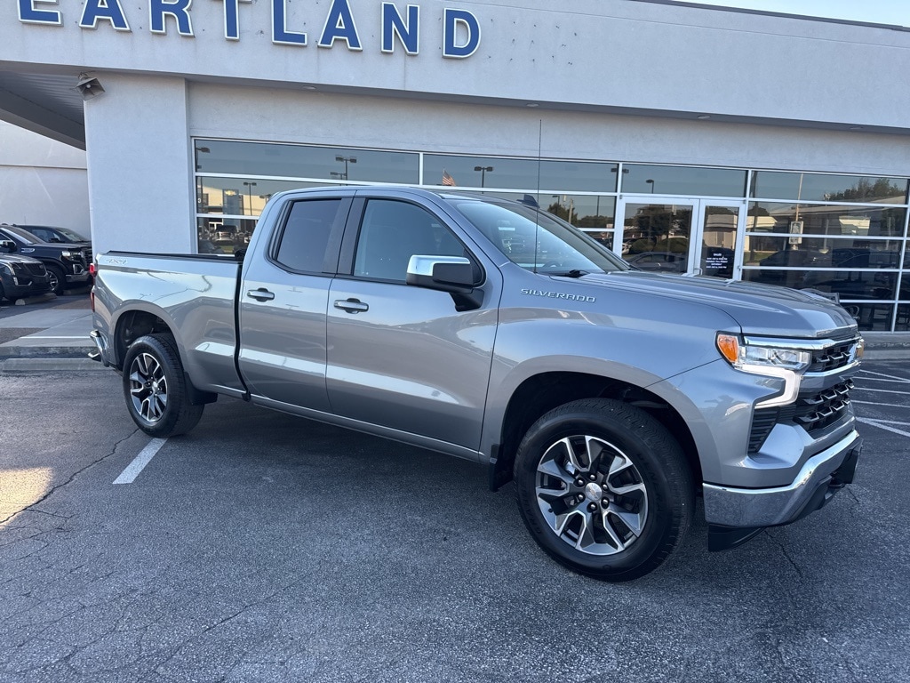 Used 2024 Chevrolet Silverado 1500 LT with VIN 1GCRDDED0RZ285886 for sale in Little Rock