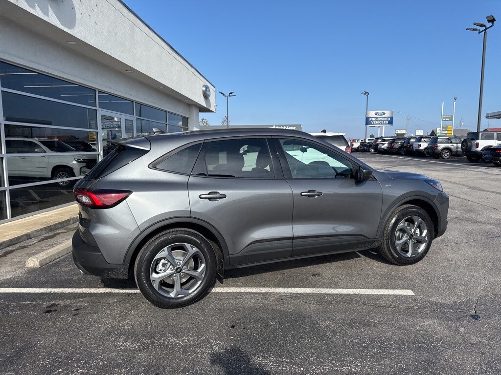 2026 Ford Escape ST-Line photo 3